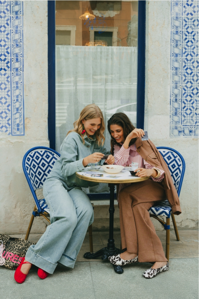 Fluresk groene dames blouse | Sfeerbeeld, In situatie