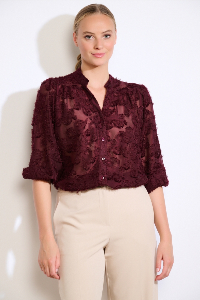 LolaLiza bordeaux dames blouse | Model vooraanzicht