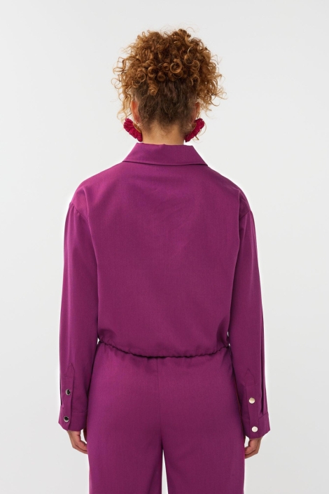 Ydence paarse dames blouse | Model achteraanzicht