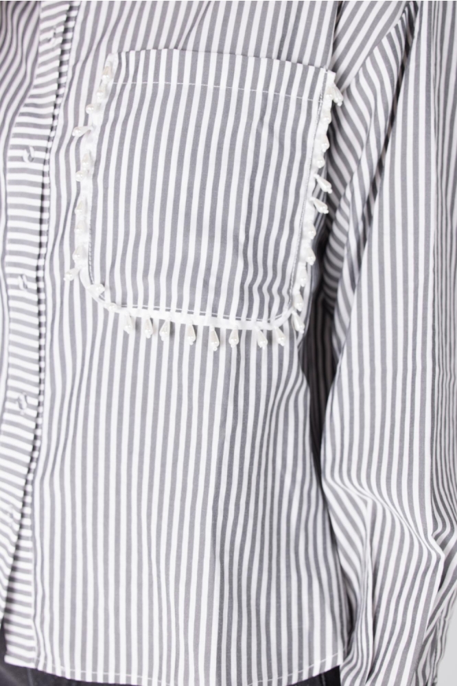 Juffrouw Jansen grijze dames blouse | Close up