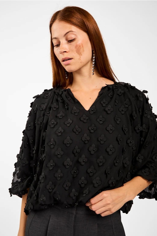 Aaiko zwarte dames blouse | Close up