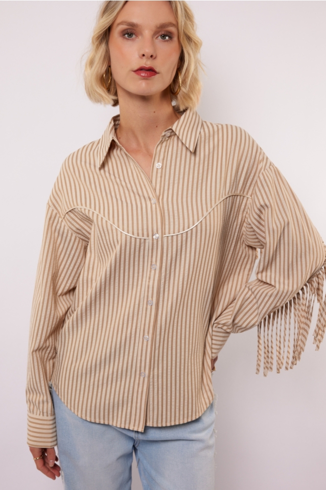 Fluresk camel dames blouse | Model vooraanzicht