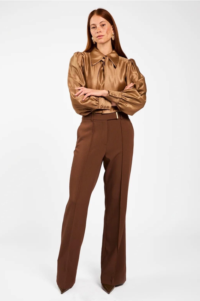 Aaiko camel dames blouse | Model