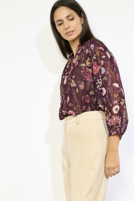 LolaLiza bordeaux dames blouse | Model zijaanzicht