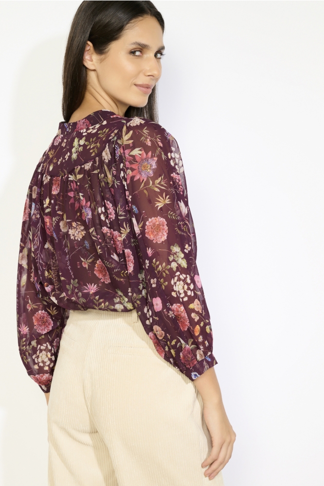 LolaLiza bordeaux dames blouse | Model achteraanzicht