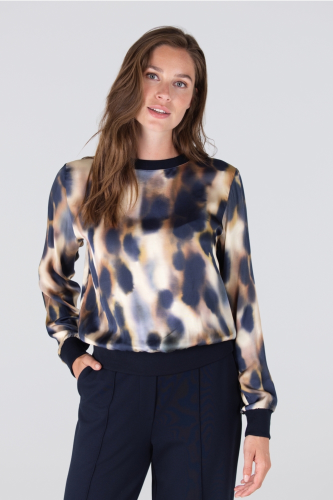 Juffrouw Jansen multi color dames t-shirt | Model vooraanzicht