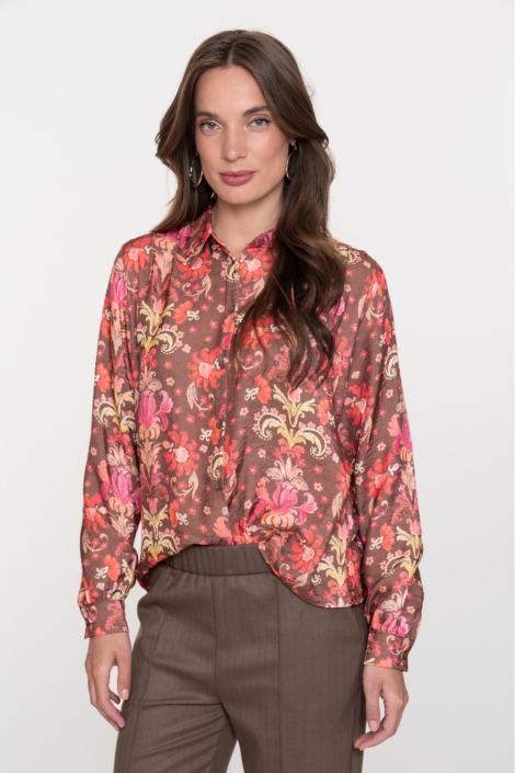 Geisha bruine dames blouse | Model vooraanzicht