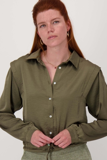 Zusss SATIJNEN BLOUSE MET SCHOUDERDETAIL 0304 202 4009 MOSS GREEN