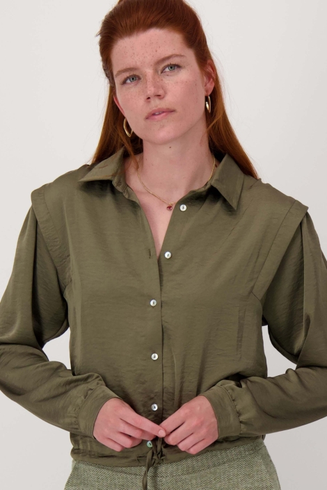 Zusss groene dames blouse | Model vooraanzicht
