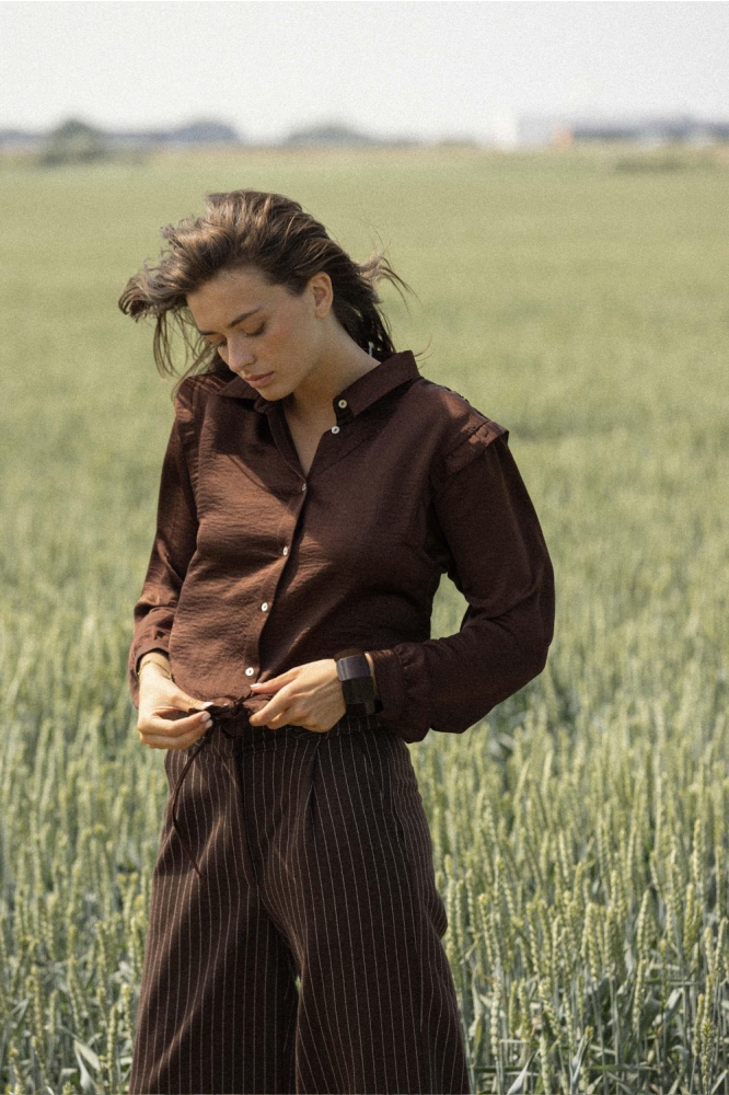 Zusss bruine dames blouse | Sfeerbeeld, In situatie