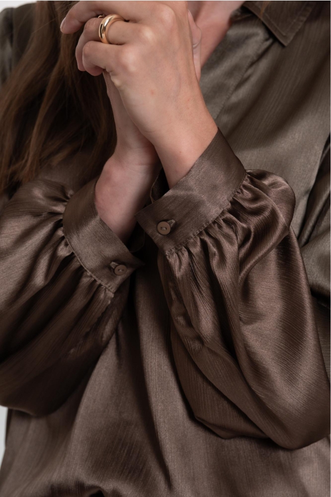 Geisha bruine dames blouse | Close up