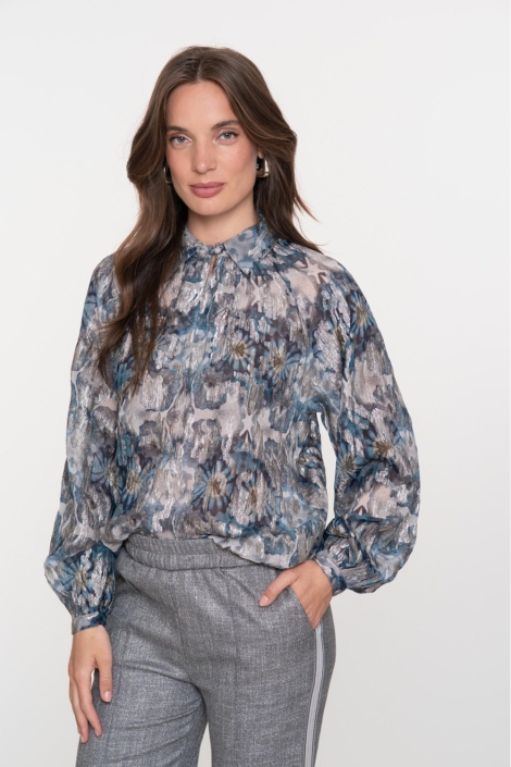 Geisha blauwe dames blouse | Model vooraanzicht
