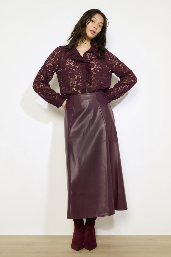 LolaLiza bordeaux dames blouse | Model