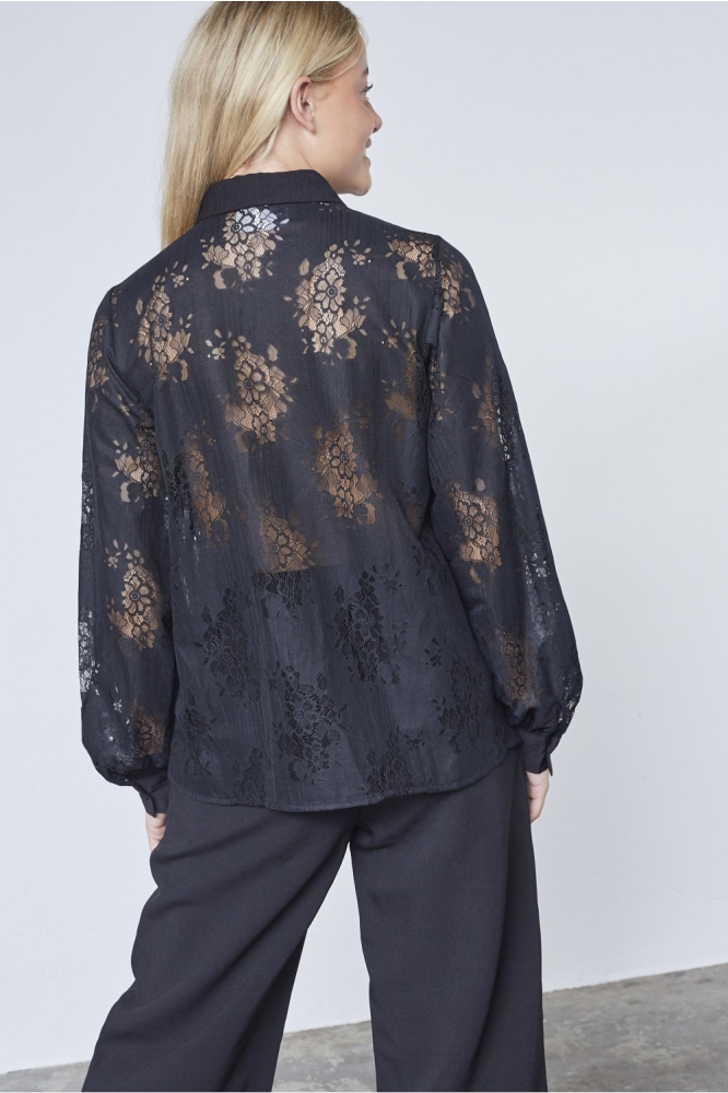 SisterS point zwarte dames blouse | Model achteraanzicht