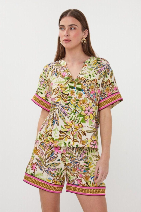 EsQualo beige dames blouse | Model vooraanzicht