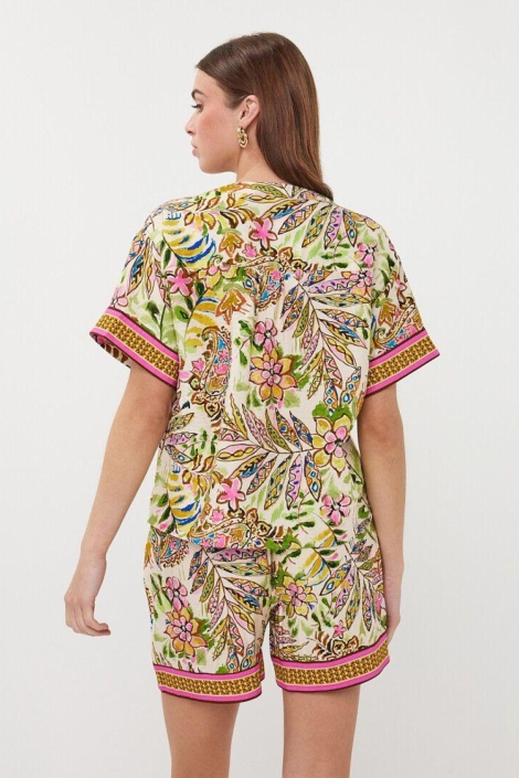 EsQualo beige dames blouse | Model achteraanzicht