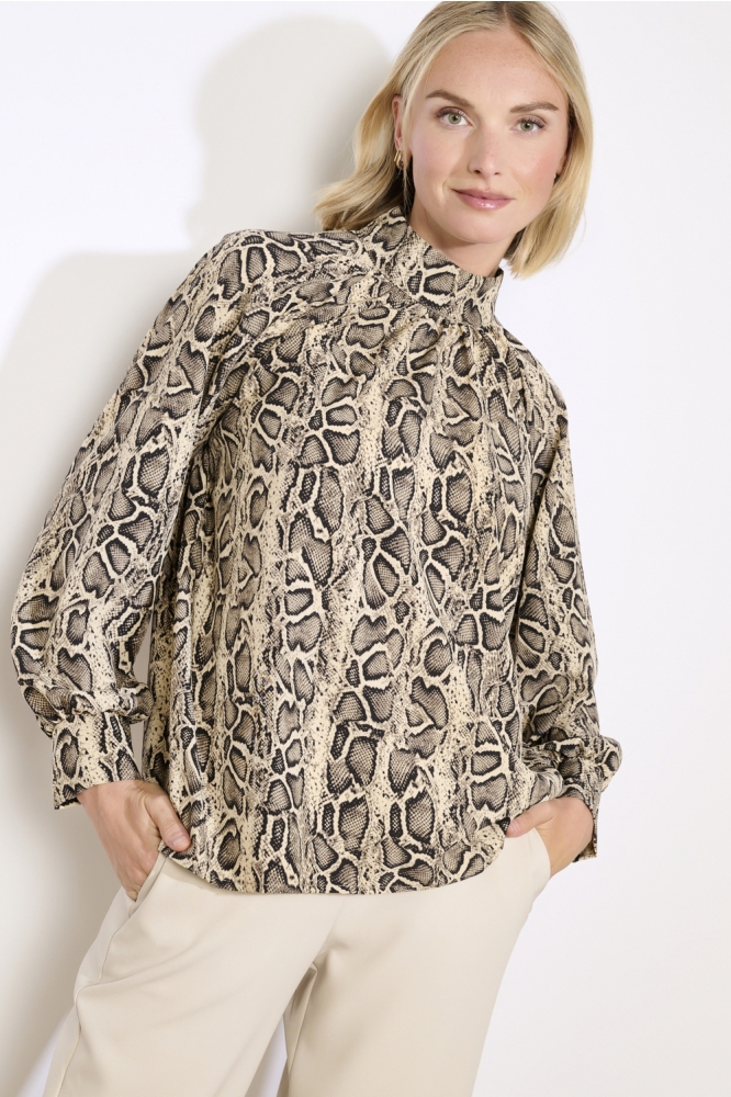 LolaLiza beige dames blouse | Model vooraanzicht