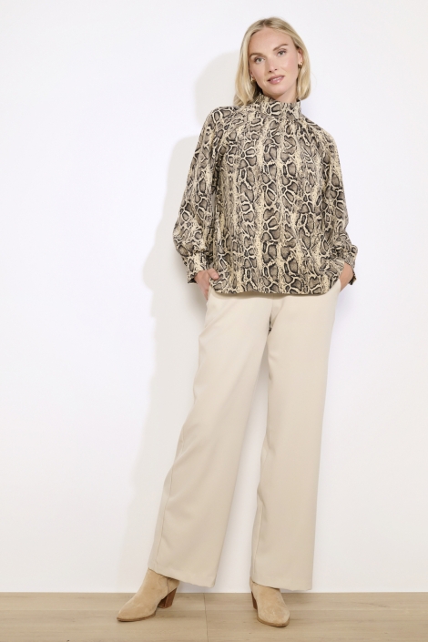 LolaLiza beige dames blouse | Model