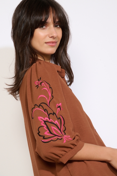 LolaLiza bruine dames blouse | Close up