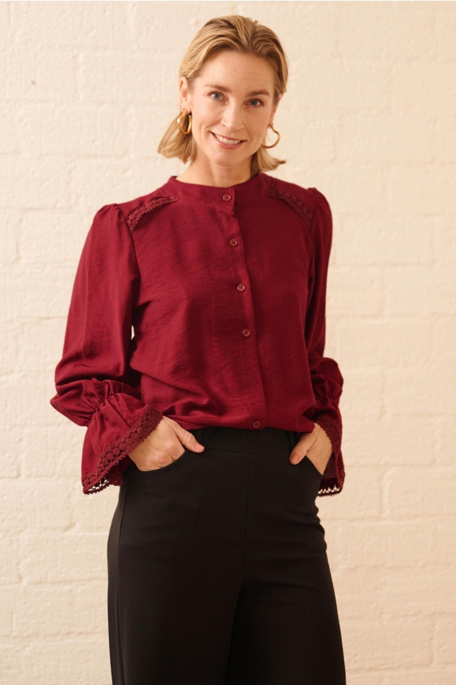 FOS Amsterdam bordeaux dames blouse | Model vooraanzicht
