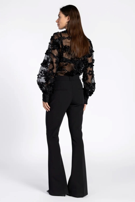 Aaiko zwarte dames blouse | Model achteraanzicht