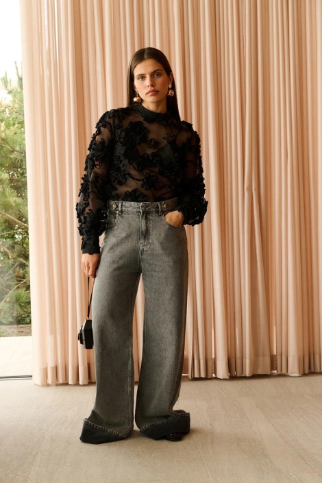 Aaiko zwarte dames blouse | Model