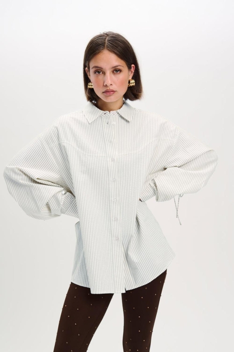 Refined Department beige dames blouse | Model vooraanzicht