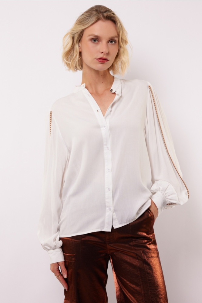 Fluresk witte dames blouse | Model vooraanzicht