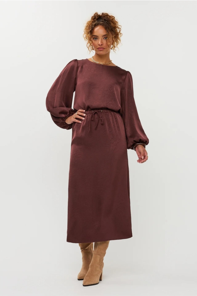 Ydence bruine dames t-shirt | Model vooraanzicht