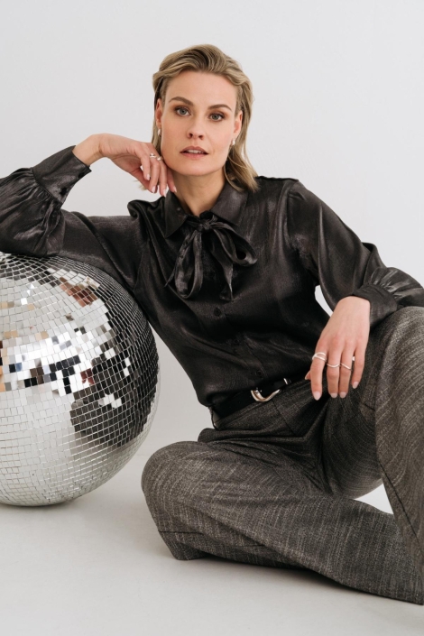 Maicazz grijze dames blouse | Model vooraanzicht