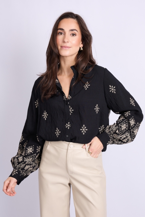 C&S The Label zwarte dames blouse | Model vooraanzicht