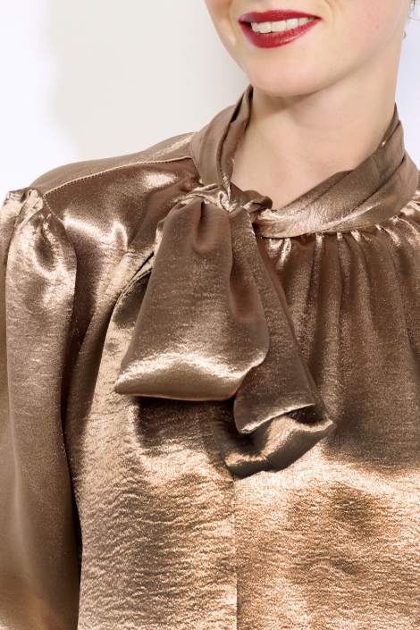 LolaLiza camel dames blouse | Close up
