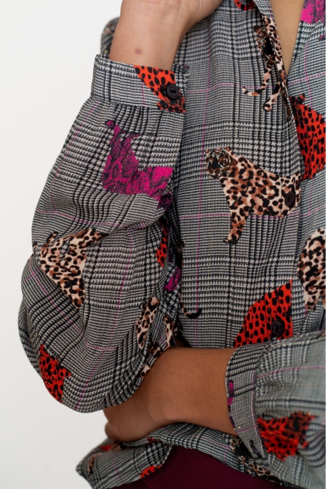Geisha grijze dames blouse | Close up