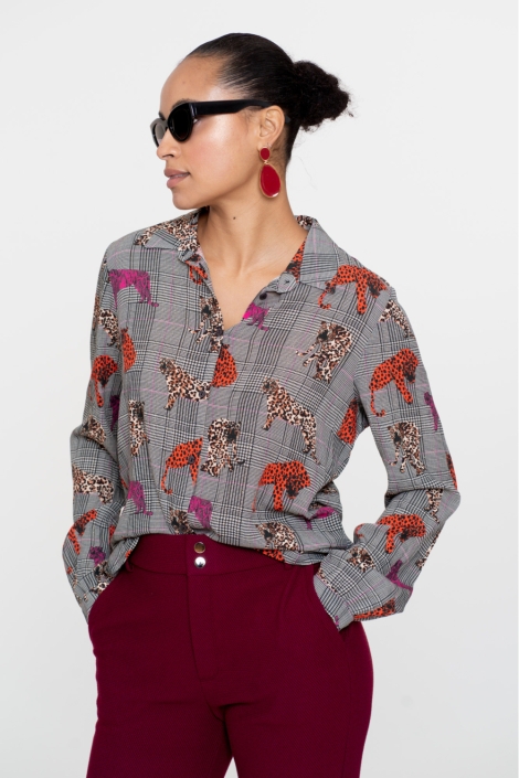 Geisha grijze dames blouse | Model vooraanzicht