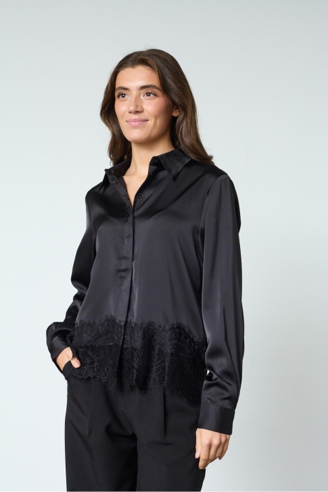 SisterS point zwarte dames blouse | Model vooraanzicht