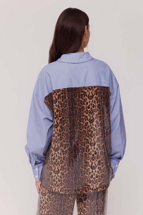 Harper & Yve blauwe dames blouse | Model achteraanzicht