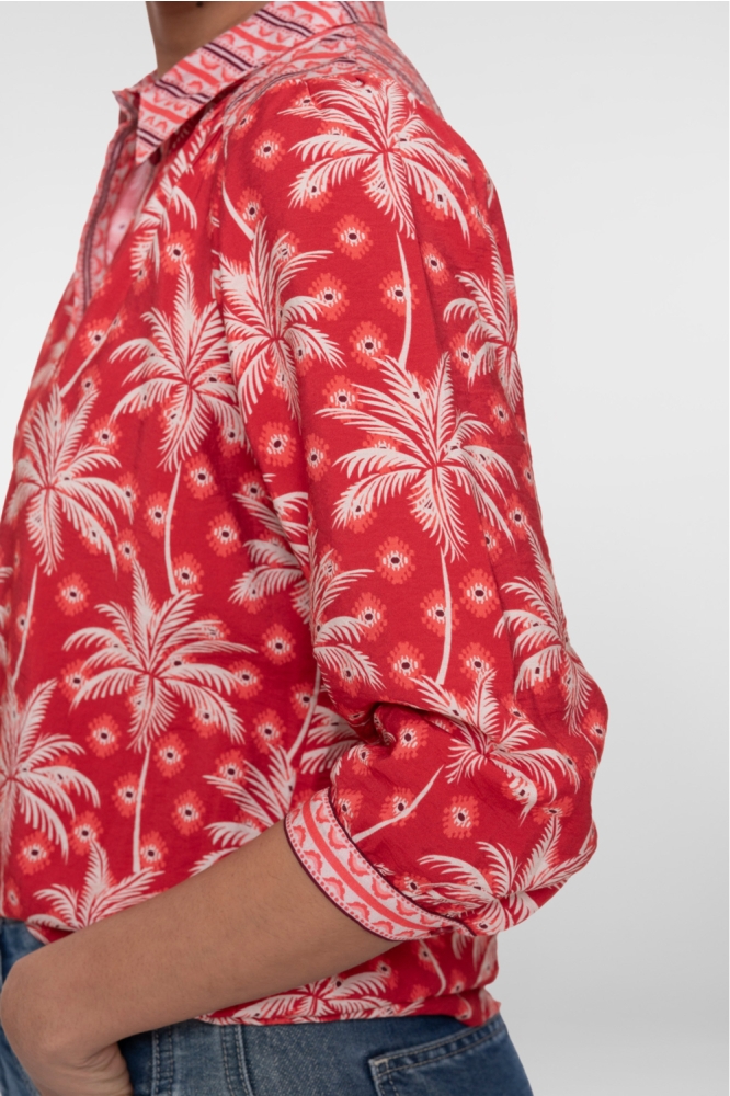 Geisha rode dames blouse | Close up