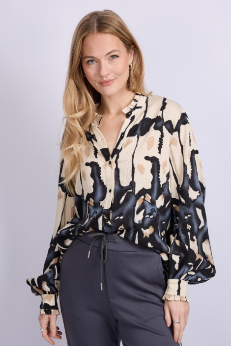 C&S The Label zand dames blouse | Model vooraanzicht