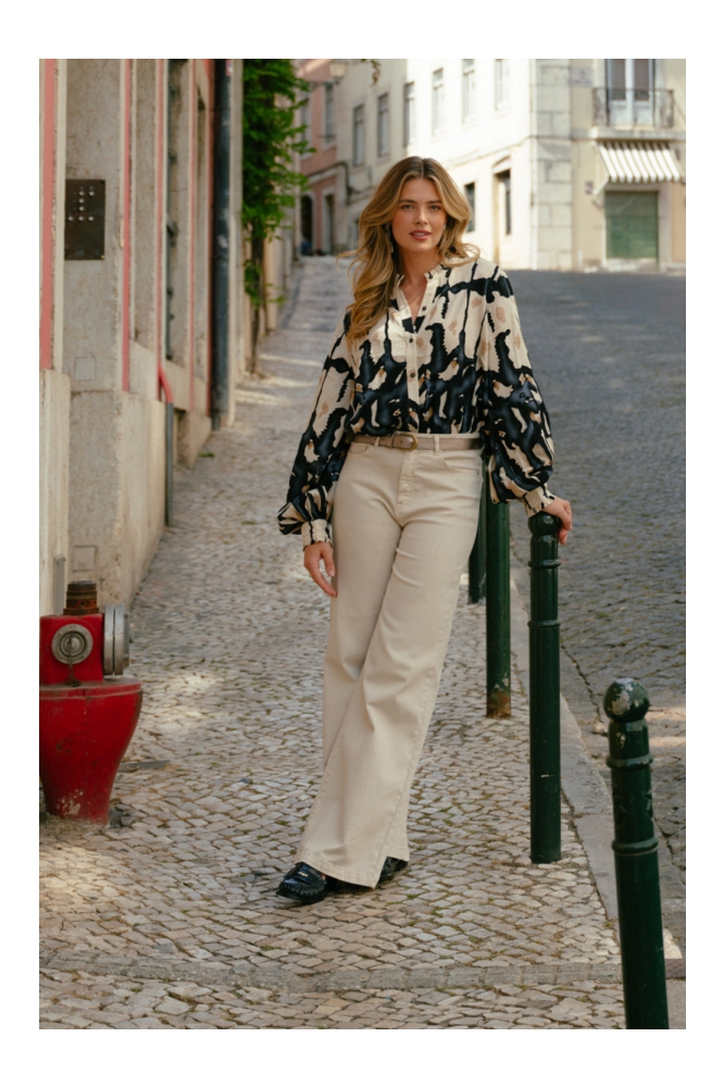 C&S The Label zand dames blouse | Sfeerbeeld, In situatie