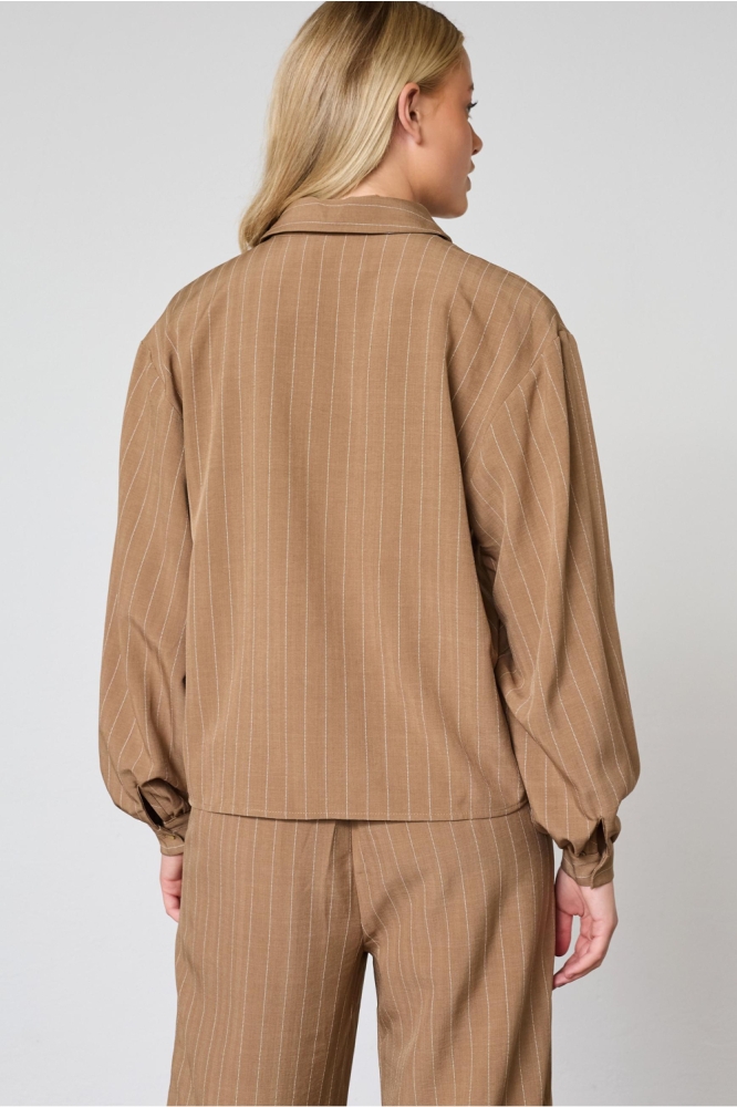 SisterS point camel dames blouse | Model achteraanzicht