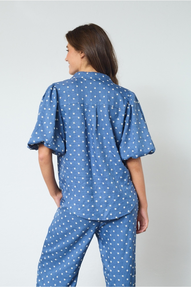 SisterS point blauwe dames blouse | Model achteraanzicht