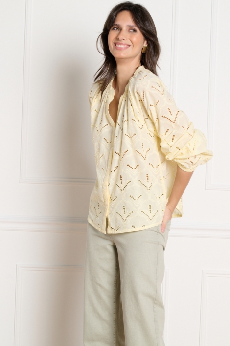 LolaLiza gele dames blouse | Model vooraanzicht