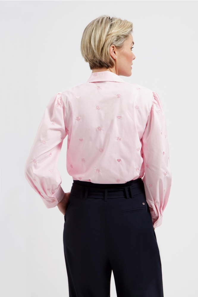 Lady Day roze dames blouse | Model achteraanzicht