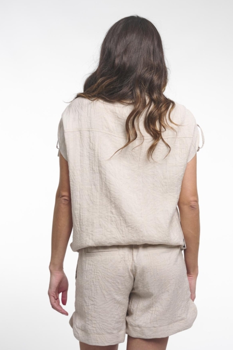 Zoso beige dames blouse | Model achteraanzicht