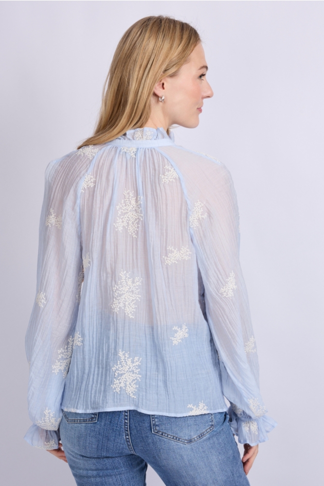 C&S The Label blauwe dames blouse | Model achteraanzicht