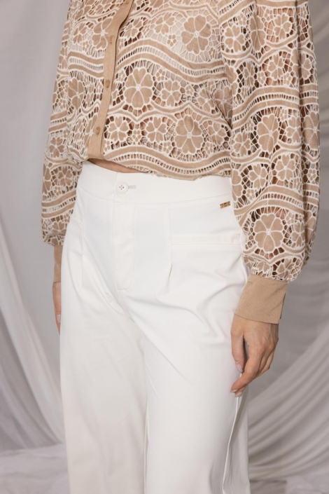 Kimara zand dames blouse | Close up