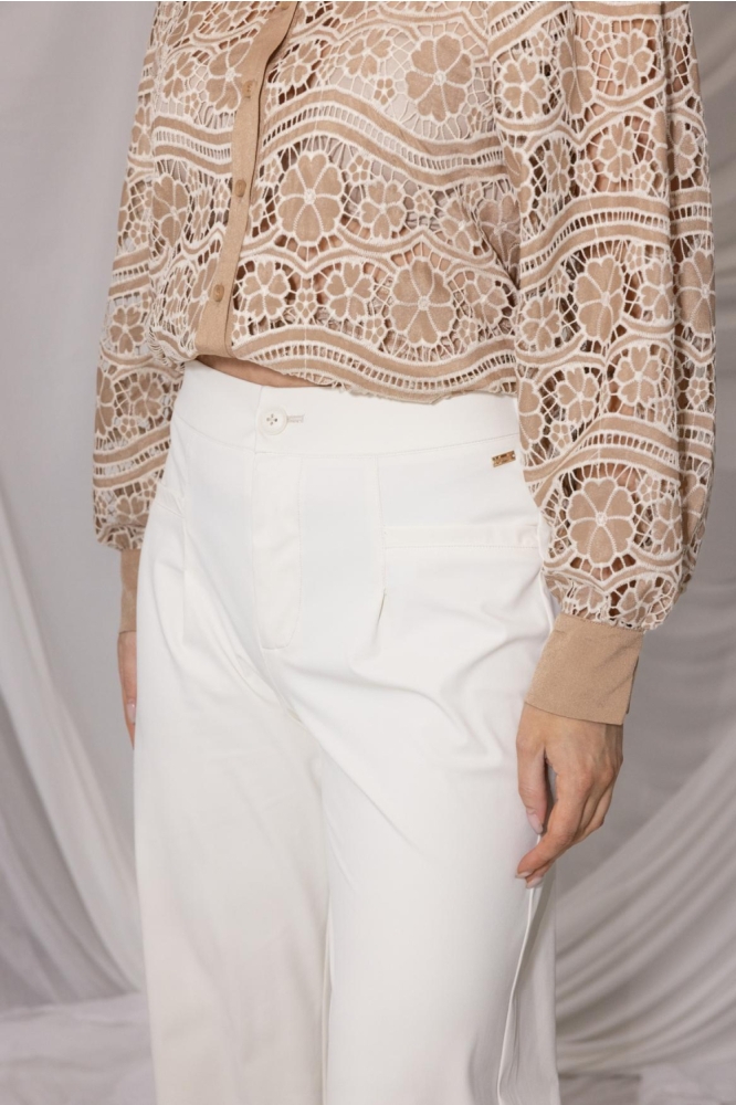 Kimara zand dames blouse | Close up