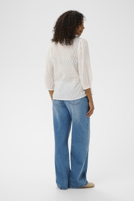 Kaffe witte dames blouse | Model achteraanzicht