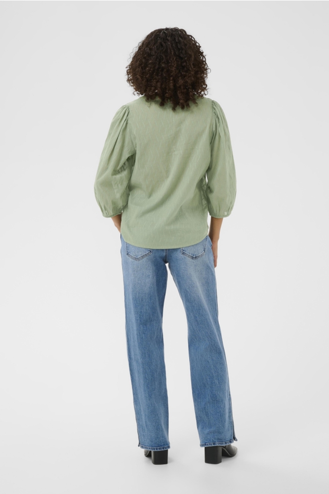 Kaffe groene dames blouse | Model achteraanzicht