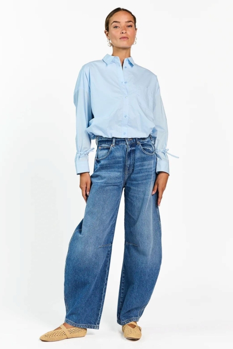 Aaiko blauwe dames blouse | Model